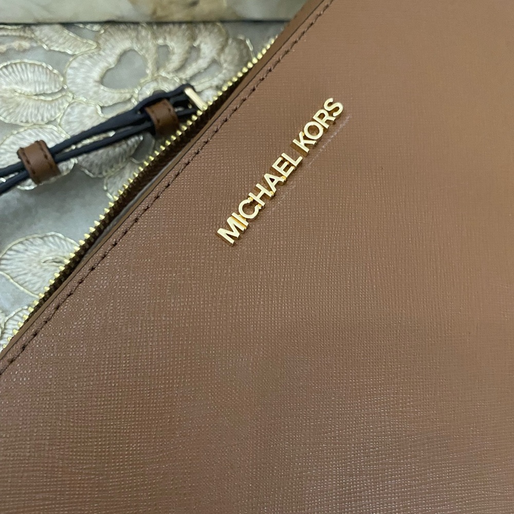 Michael Kors large Crossbody - Picture 10 of 11